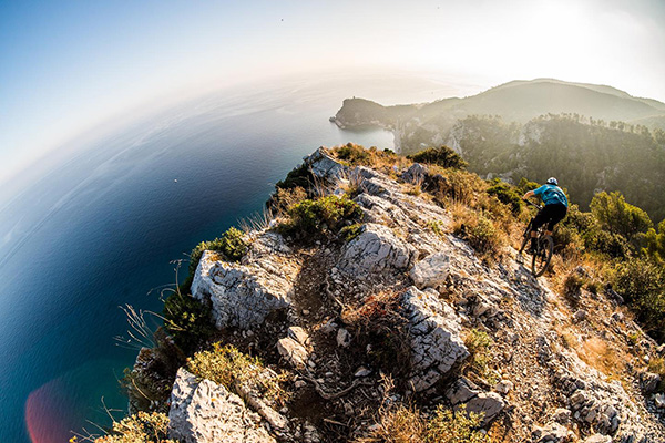 Experience sport beyond limits | ACTIVEXPLORER